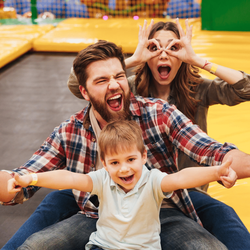 famille trampoline